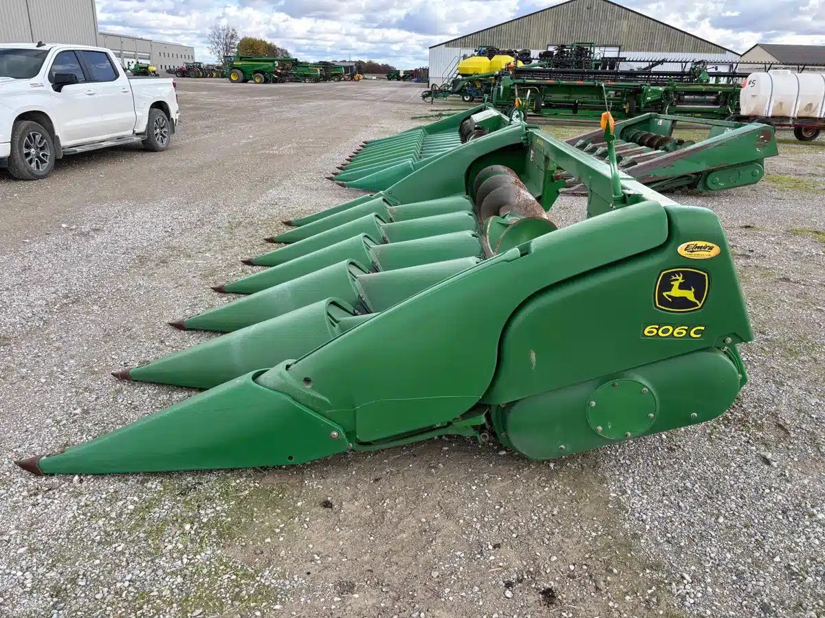 Gallery image 2 for 2008 John Deere 606C Header - Row Crop