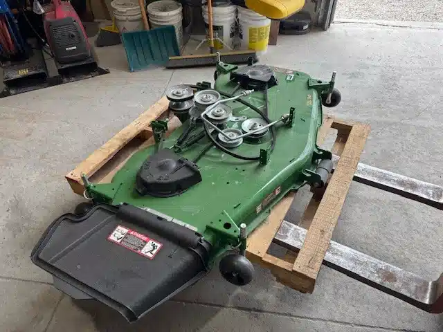 Gallery image 2 for Used John Deere 54 ACCEL DECK L&G Attachment