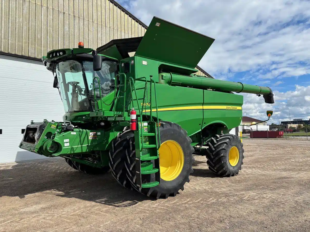 Gallery image 1 for Used 2014 John Deere S670 Combine
