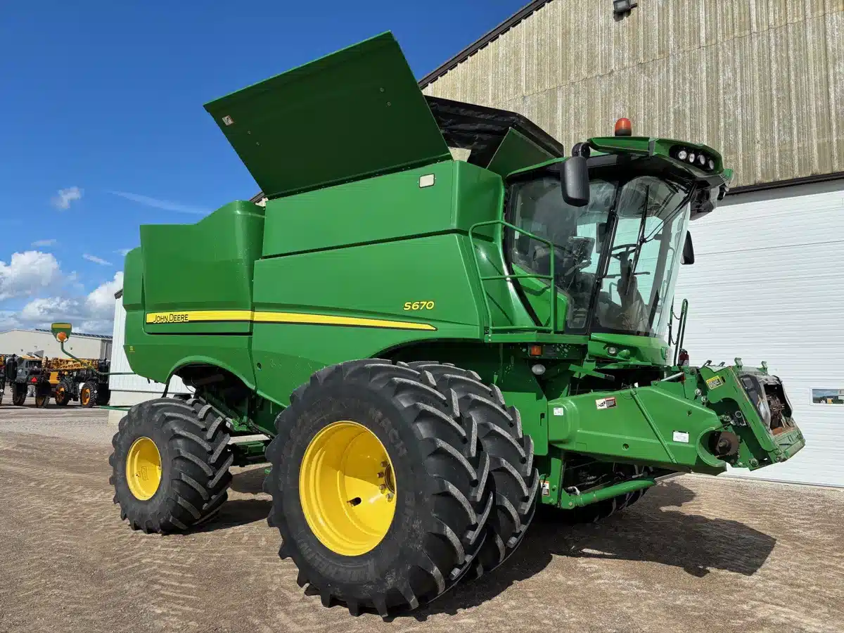 Gallery image 2 for Used 2014 John Deere S670 Combine