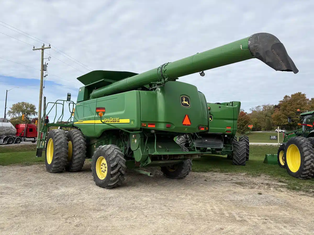 Gallery image 2 for Used 2007 John Deere 9760 STS Combine