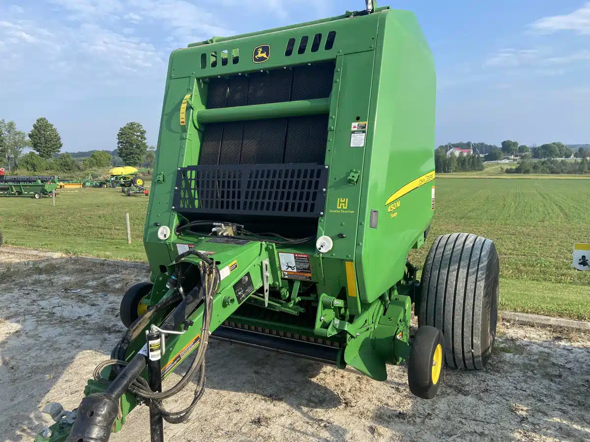 Gallery image 1 for Used 2018 John Deere 450M Round Baler