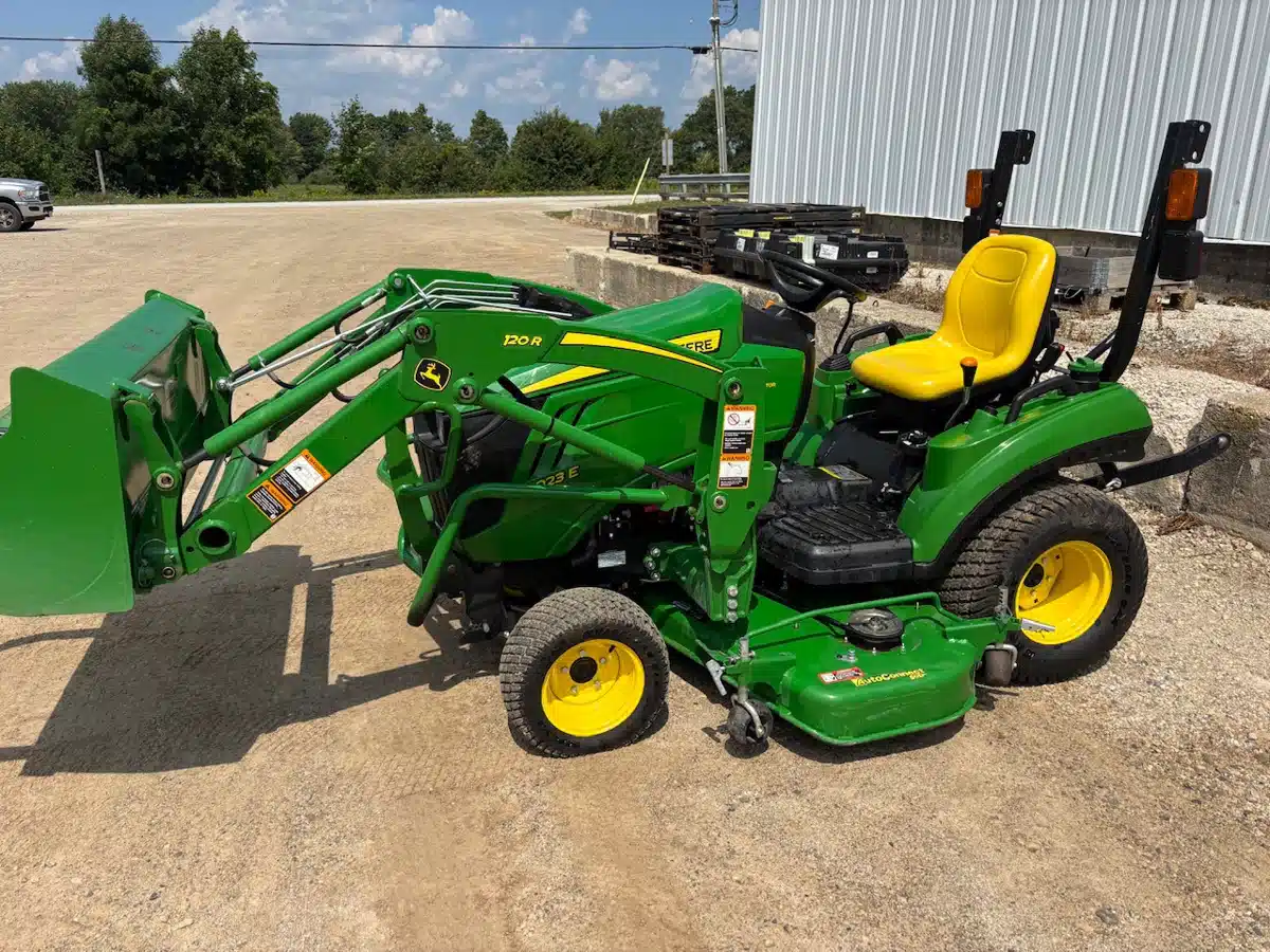 Gallery image 1 for 2019 John Deere 1023E Tractor