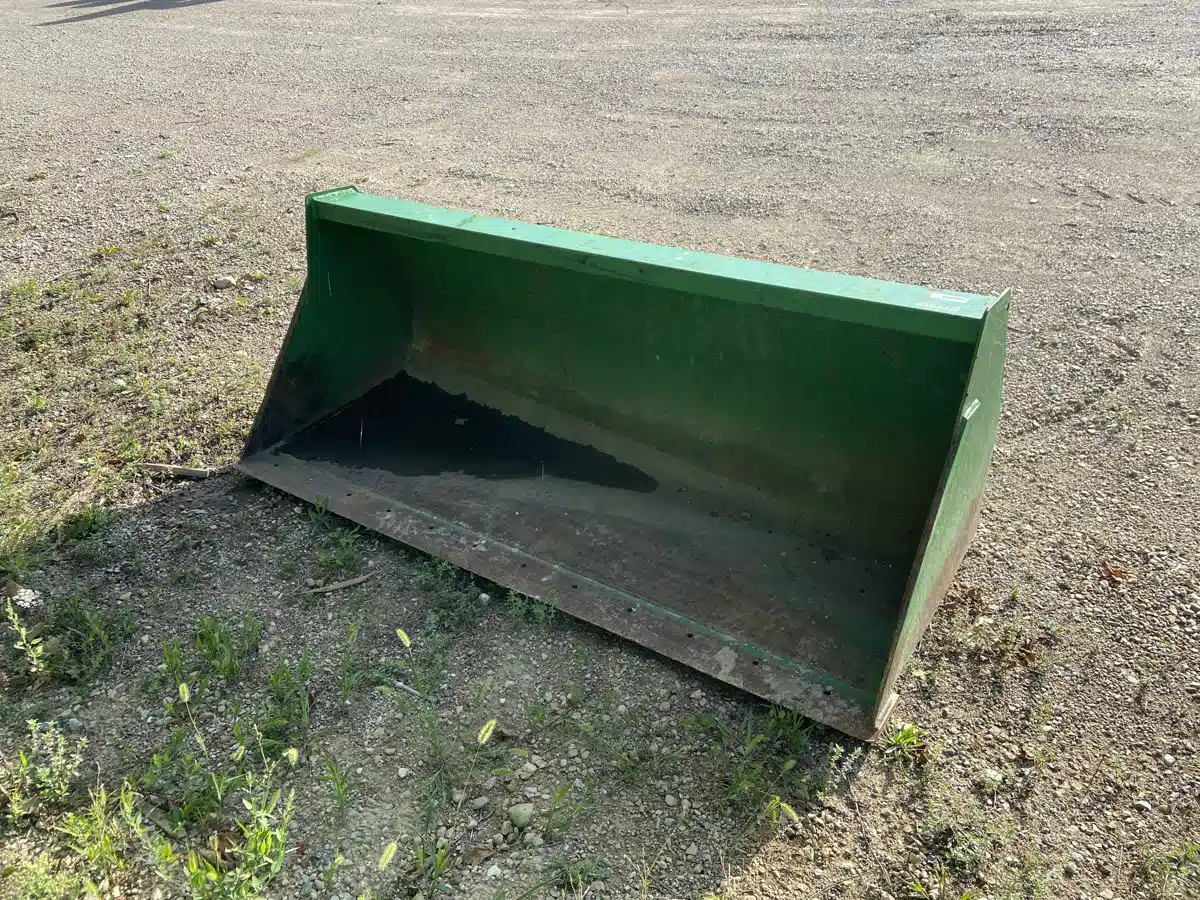 Gallery image 1 for Used John Deere 72" MATERIAL BUCKET Tractor Loader