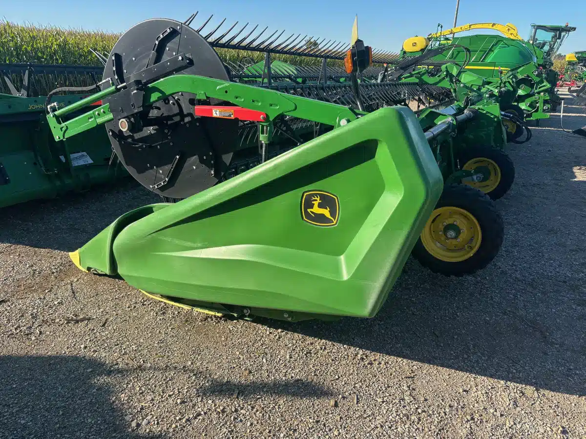 Gallery image 1 for Used 2024 John Deere HD40F Header - Draper
