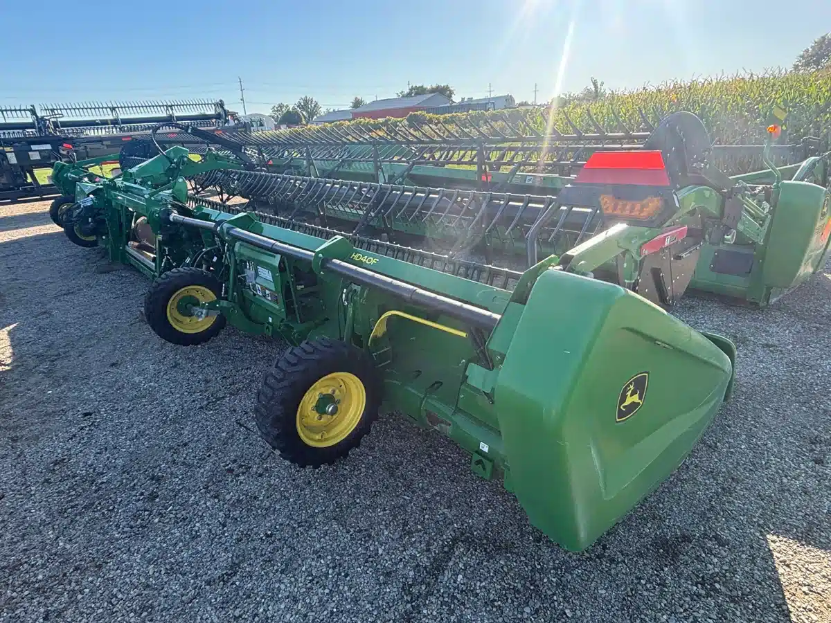 Gallery image 2 for Used 2024 John Deere HD40F Header - Draper