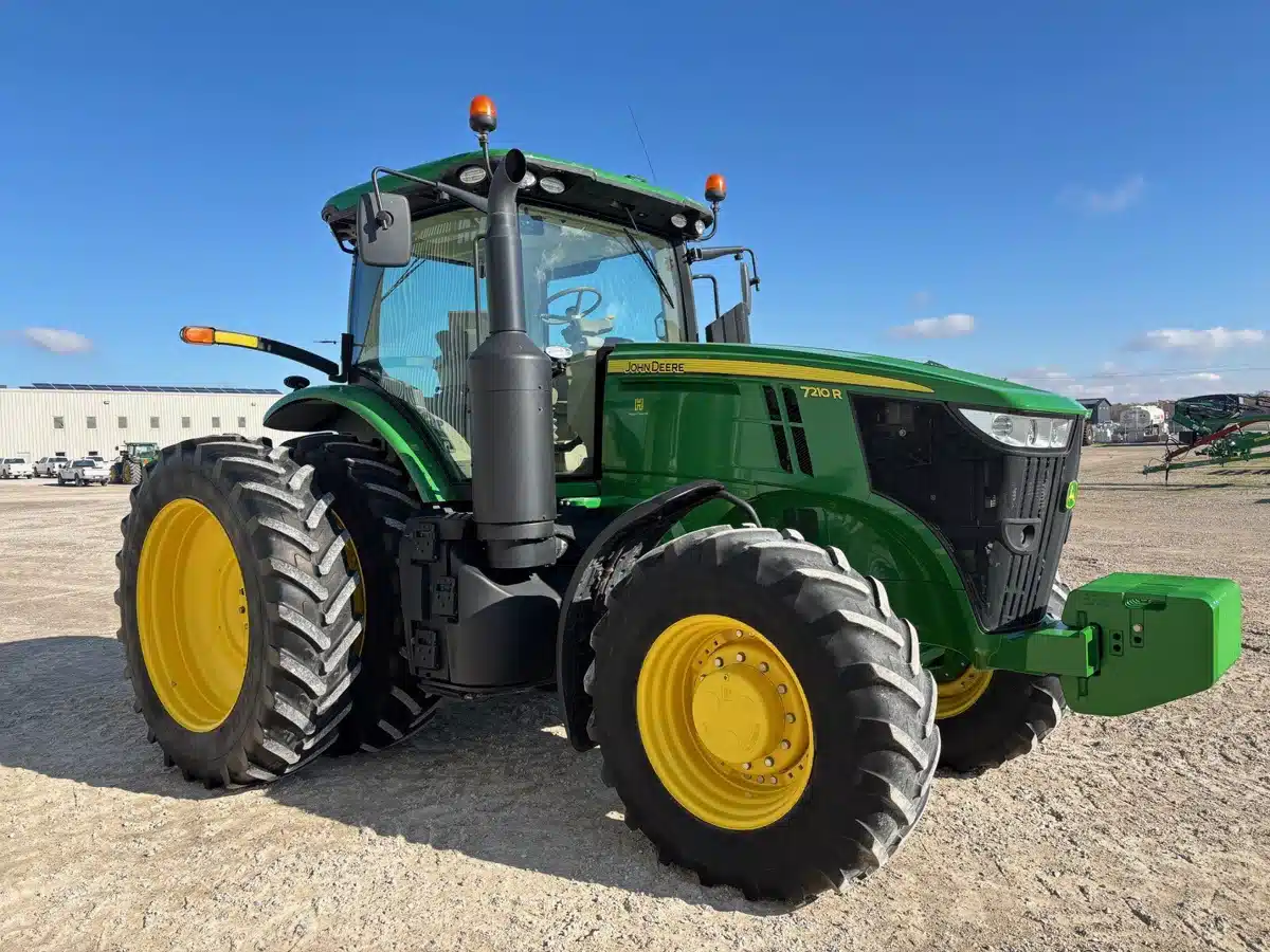 Gallery image 2 for Used 2016 John Deere 7210R Tractor