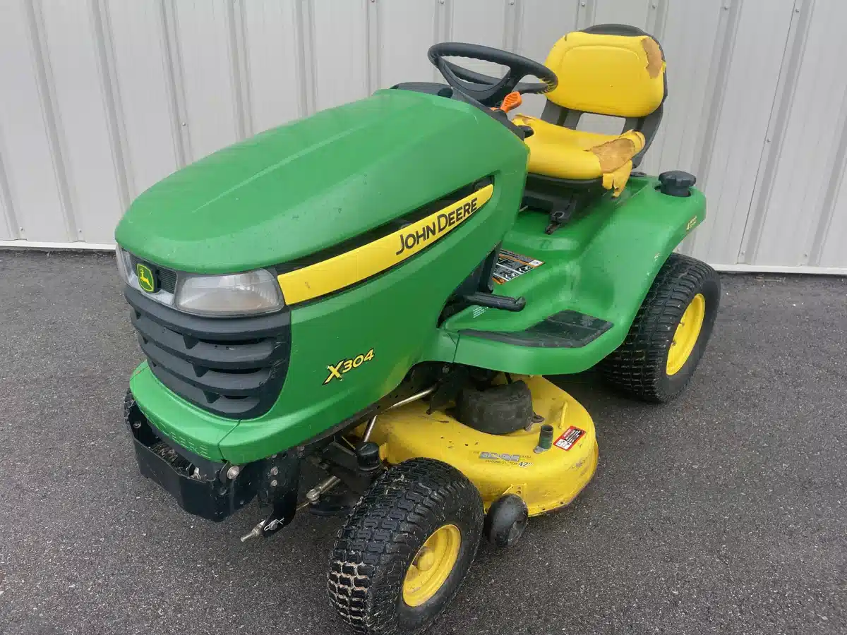 Gallery image 1 for Used 2010 John Deere X304 Lawn Tractor