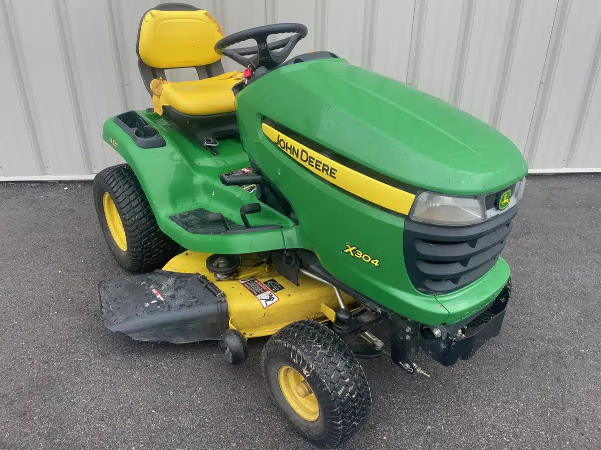 Gallery image 2 for Used 2010 John Deere X304 Lawn Tractor