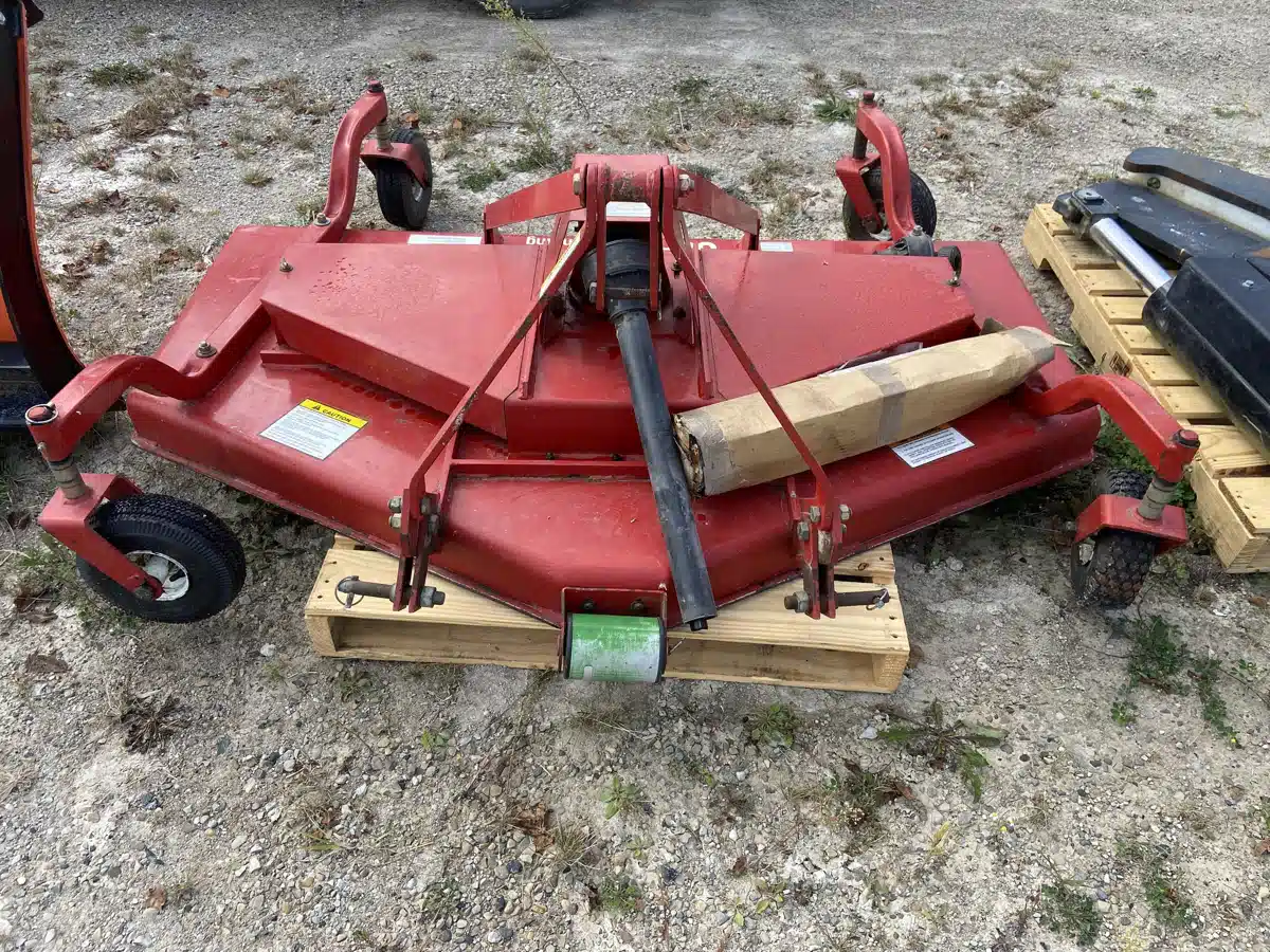 Gallery image 2 for Buhler Farm King Y650 6' Mower - Finishing