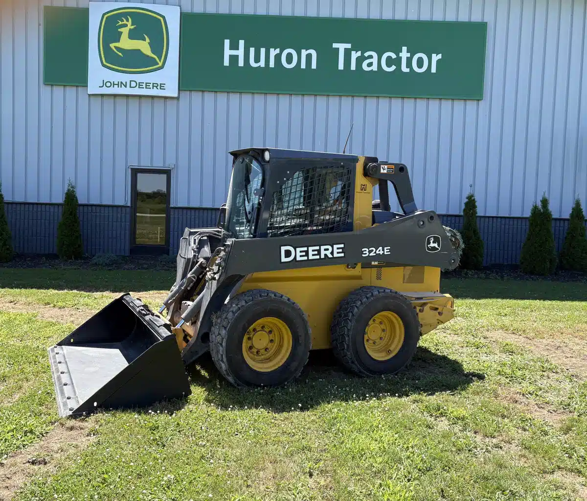 Gallery image 2 for Used 2017 John Deere 324E Skid Steer