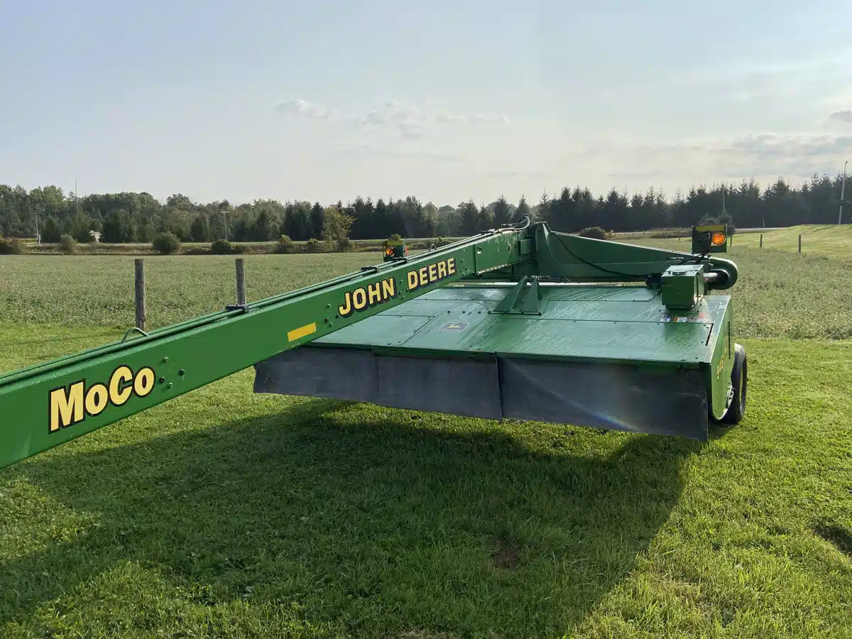 Gallery image 2 for Used 2001 John Deere 946 Disc Mower Conditioner