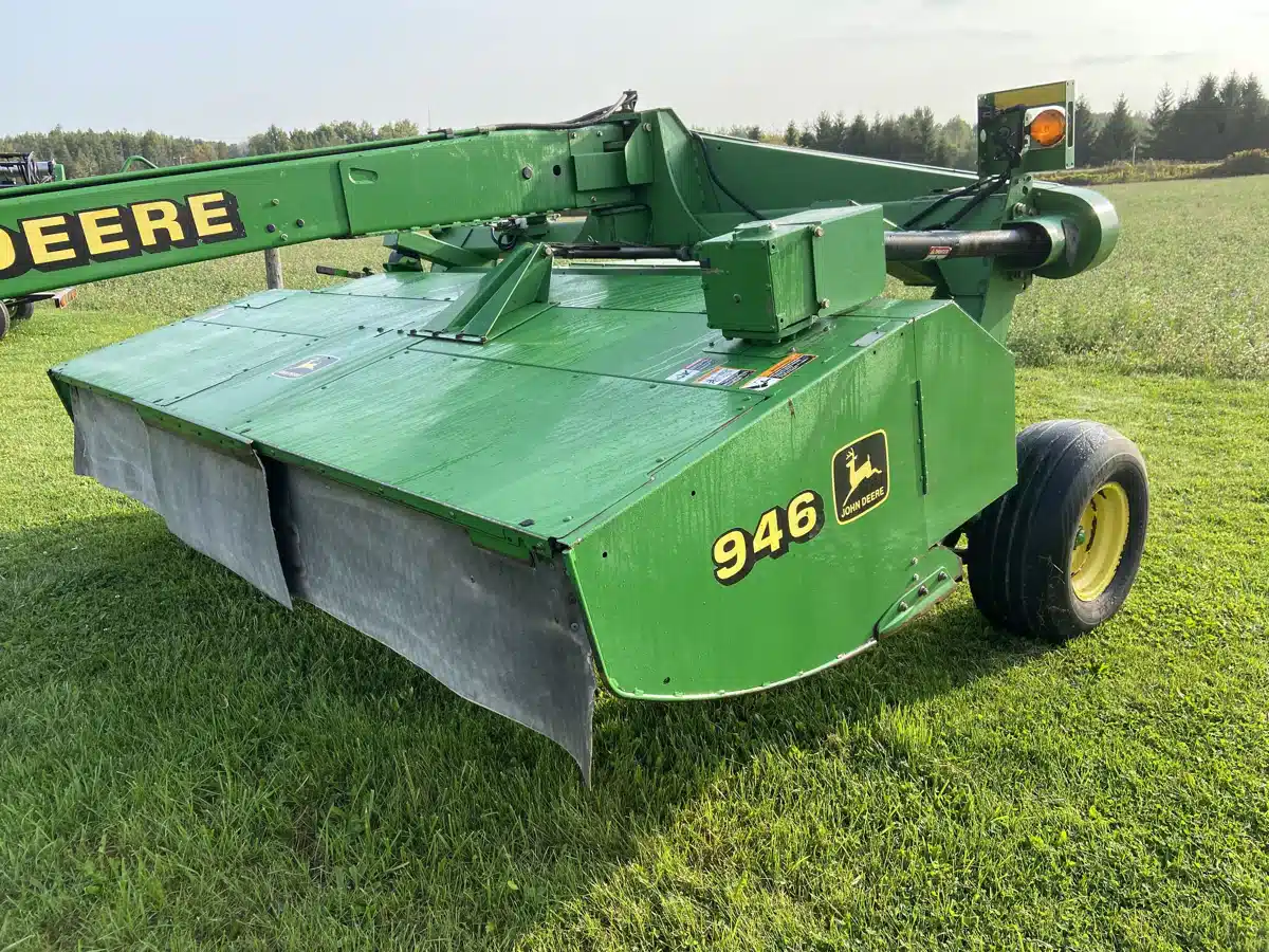 Gallery image 1 for Used 2001 John Deere 946 Disc Mower Conditioner