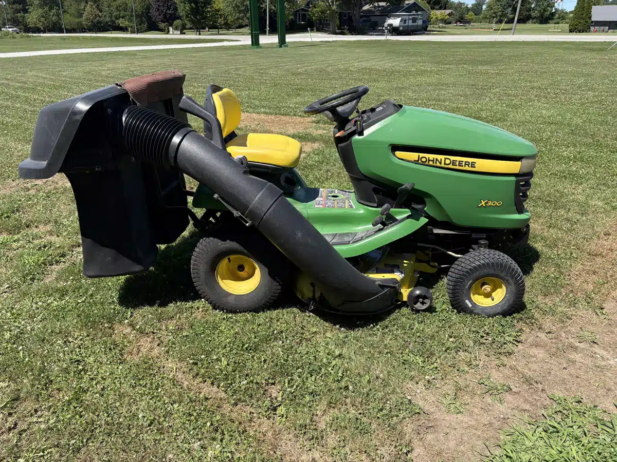 Gallery image 2 for Used 2008 John Deere X300 Lawn Tractor