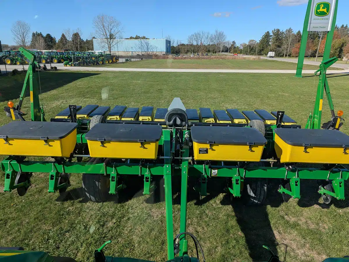 Gallery image 2 for Used 2014 John Deere 1780 Planter