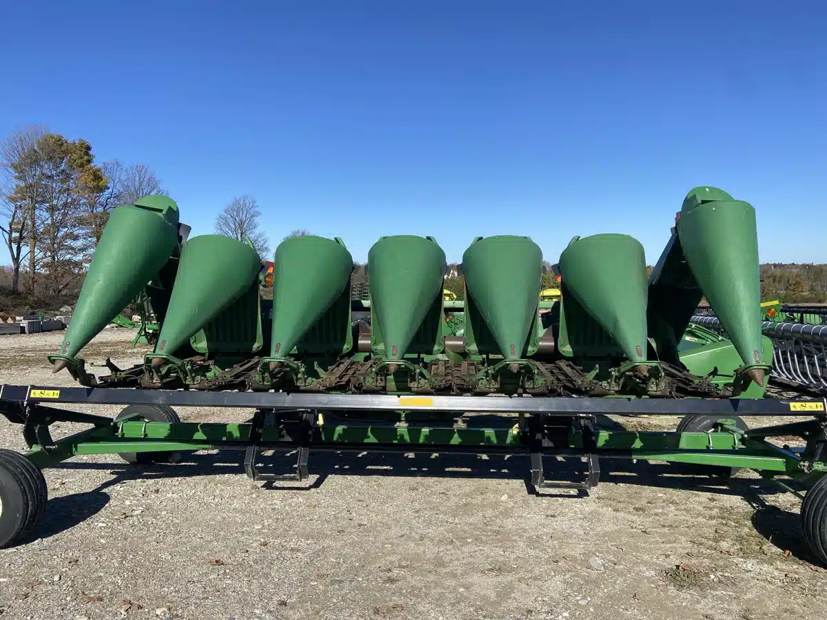 Gallery image 1 for Used John Deere 693 Header - Row Crop