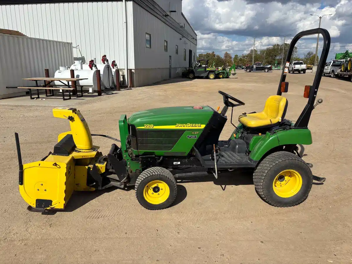 Gallery image 2 for Used 2003 John Deere 2210 Tractor
