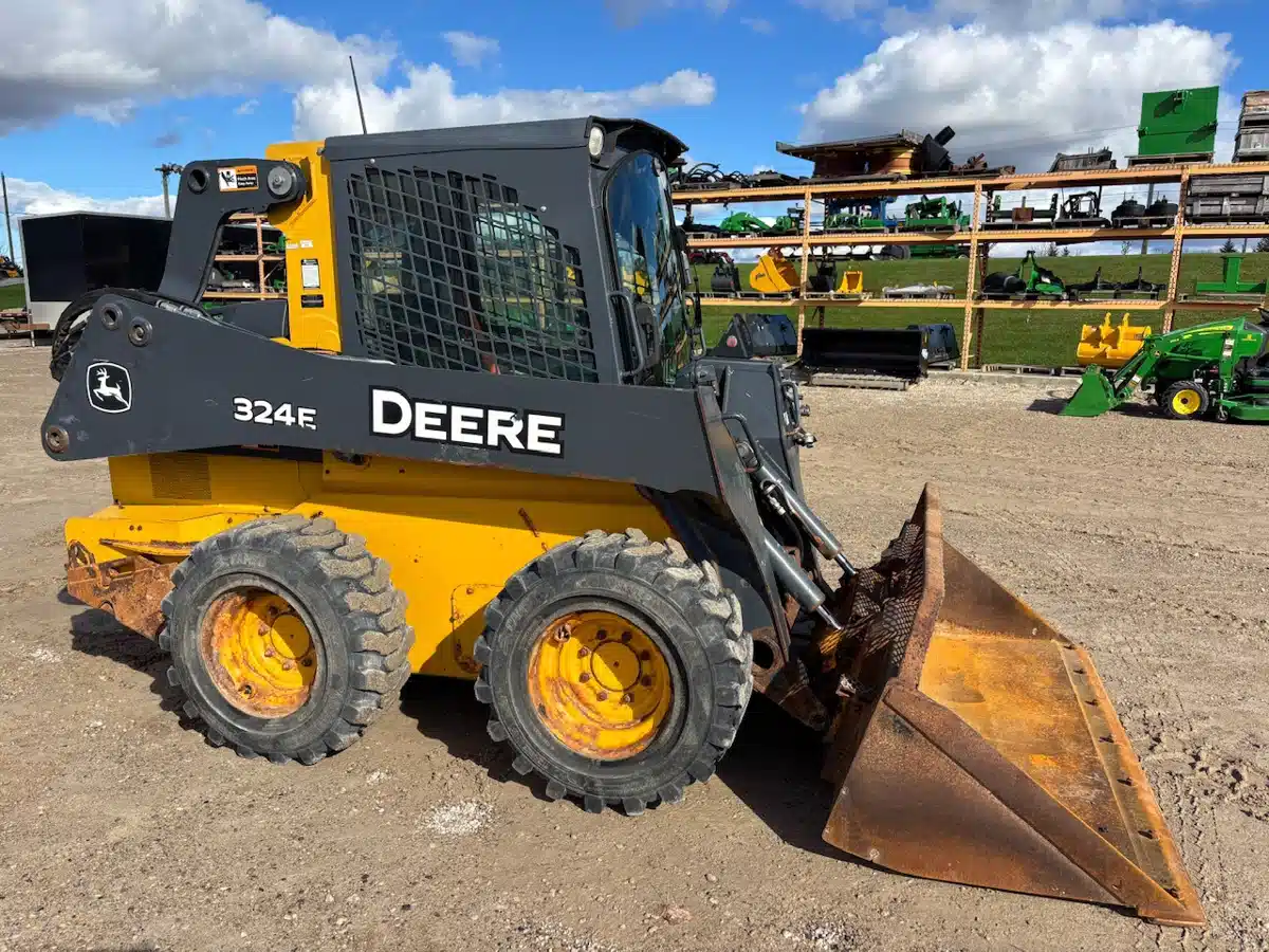 Gallery image 1 for Used 2017 John Deere 324E Skid Steer