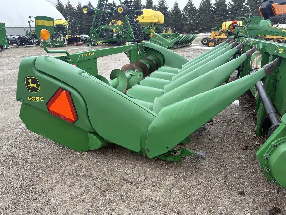 Gallery image 2 for 2008 John Deere 606C Header - Row Crop