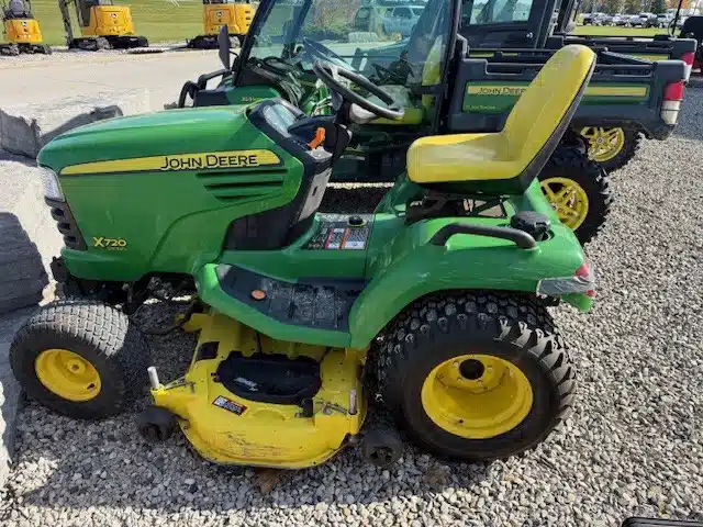 Gallery image 1 for Used 2011 John Deere X720 Lawn Tractor