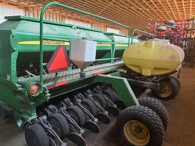 Gallery image 2 for Used 2007 John Deere 1590 Drill