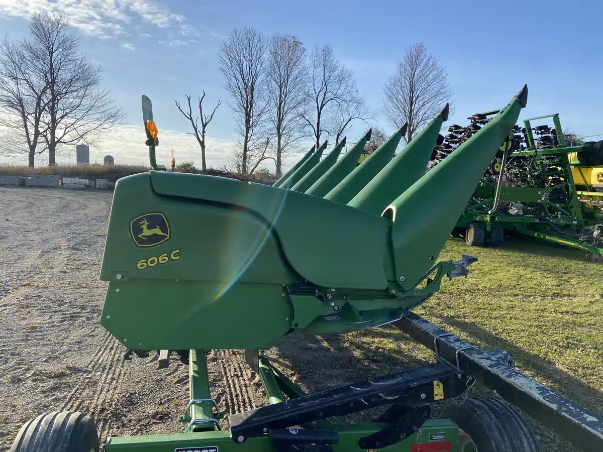 Gallery image 2 for Used 2013 John Deere 606C Header - Row Crop