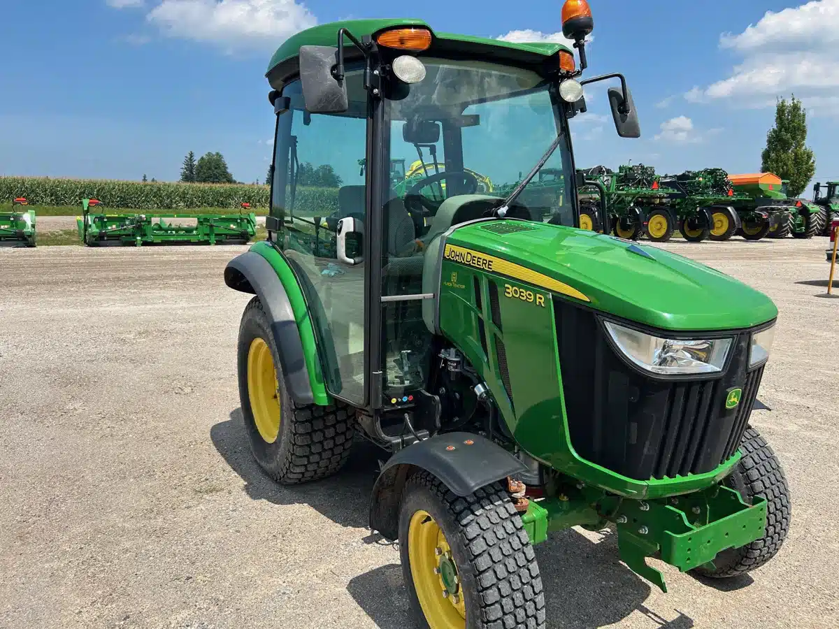 Gallery image 2 for Used 2018 John Deere 3039R Tractor