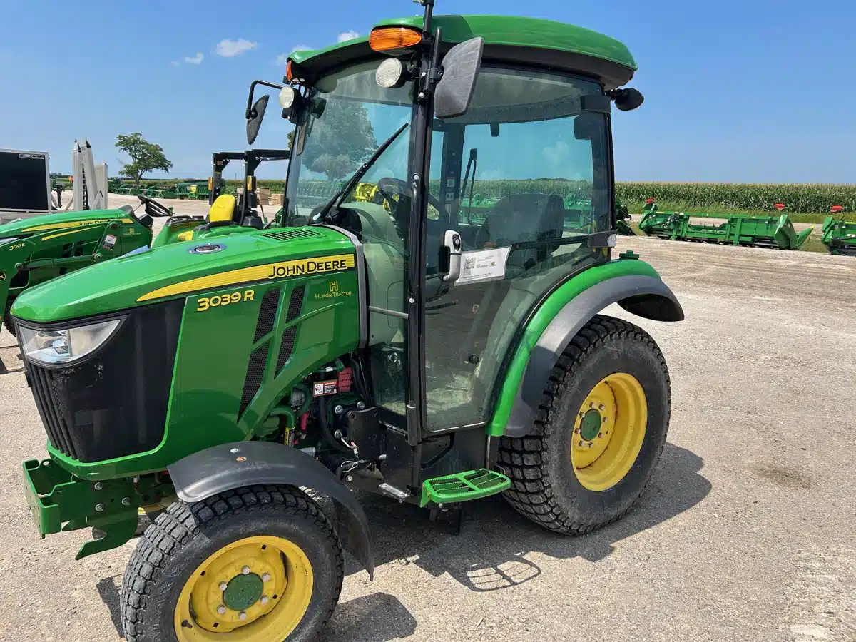 Gallery image 1 for Used 2018 John Deere 3039R Tractor
