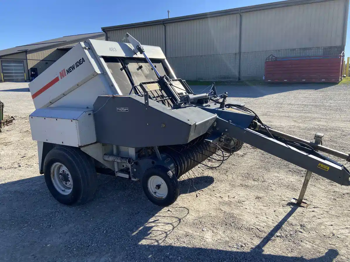 Gallery image 2 for Used New Idea 483 Round Baler