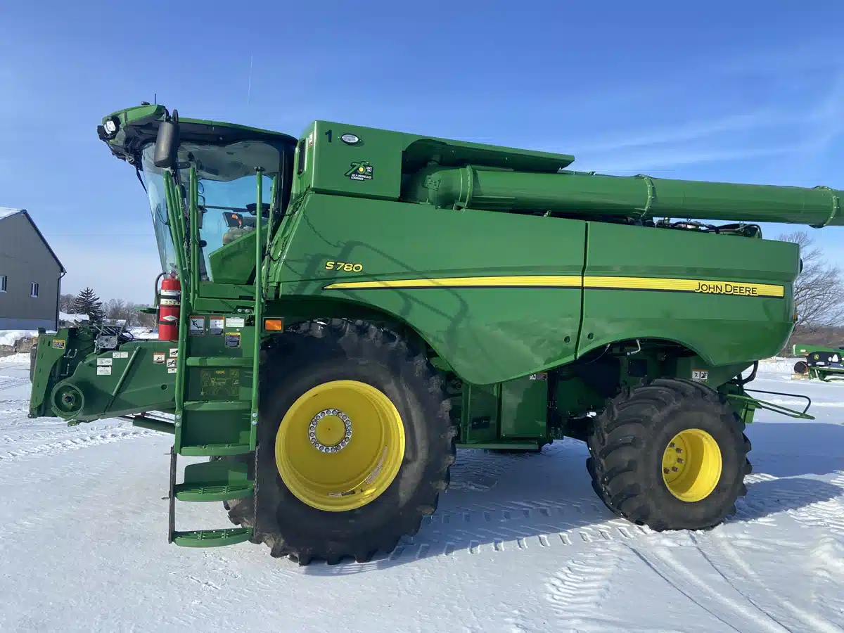 Gallery image 1 for 2022 John Deere S780 Combine