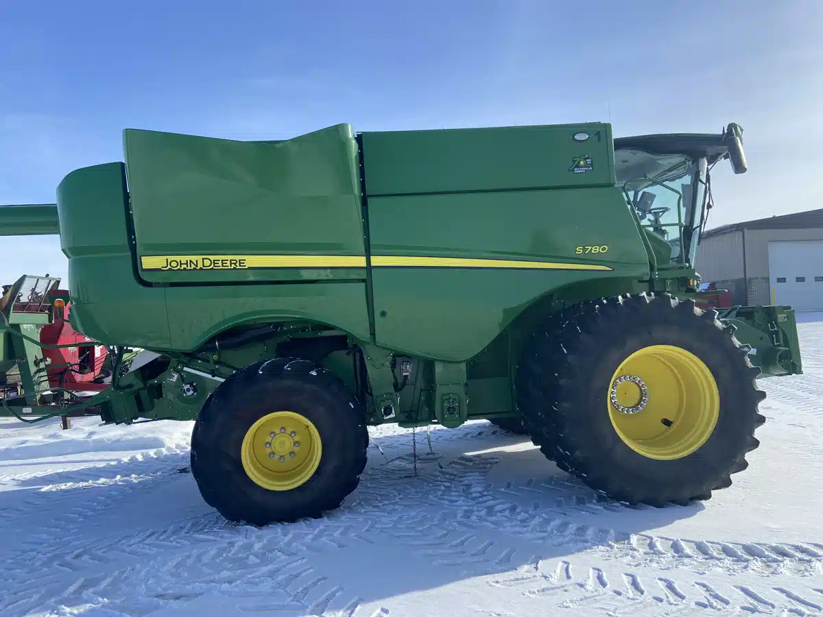 Gallery image 2 for 2022 John Deere S780 Combine