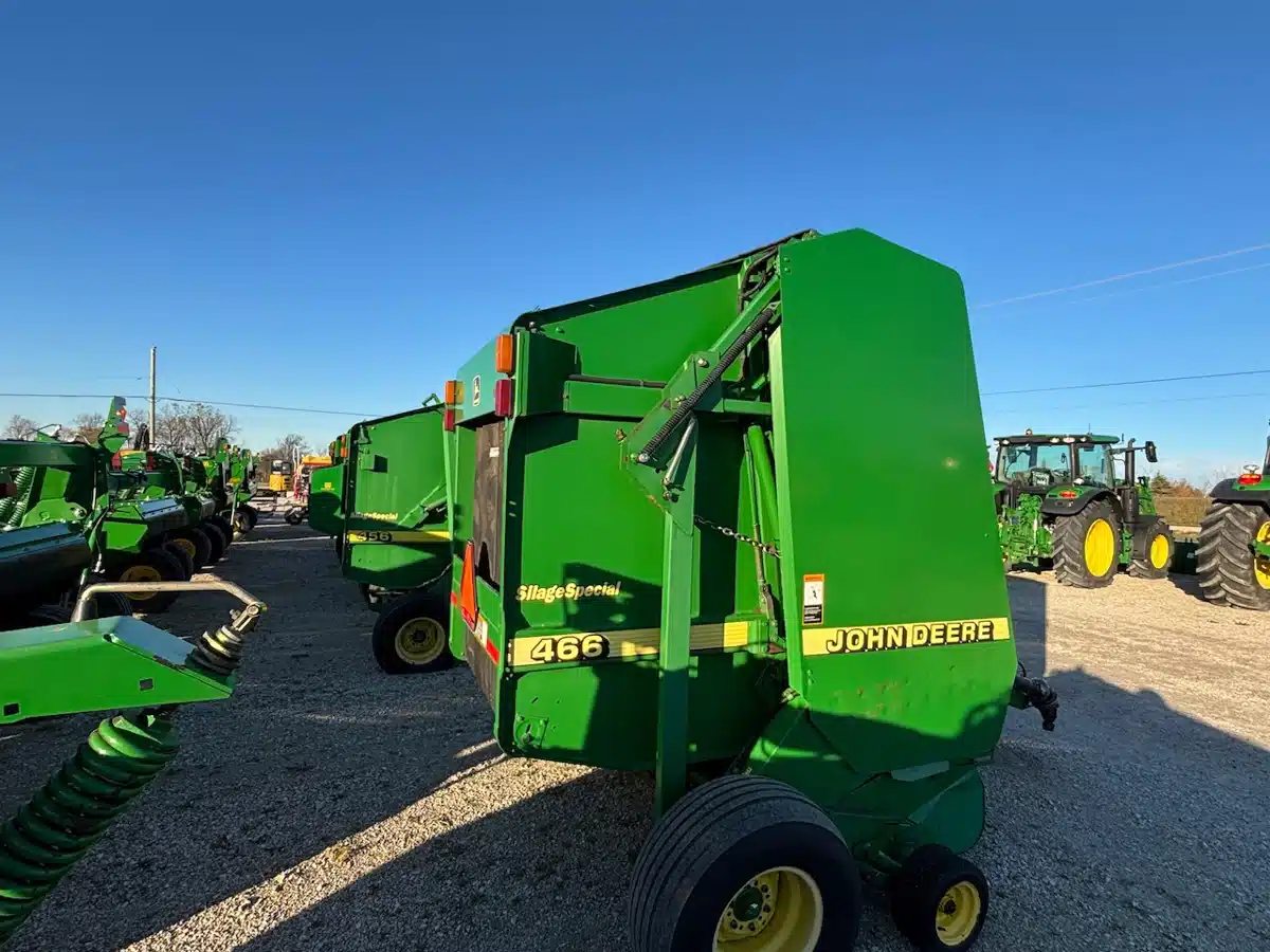 Gallery image 2 for Used 2000 John Deere 466 SS Round Baler