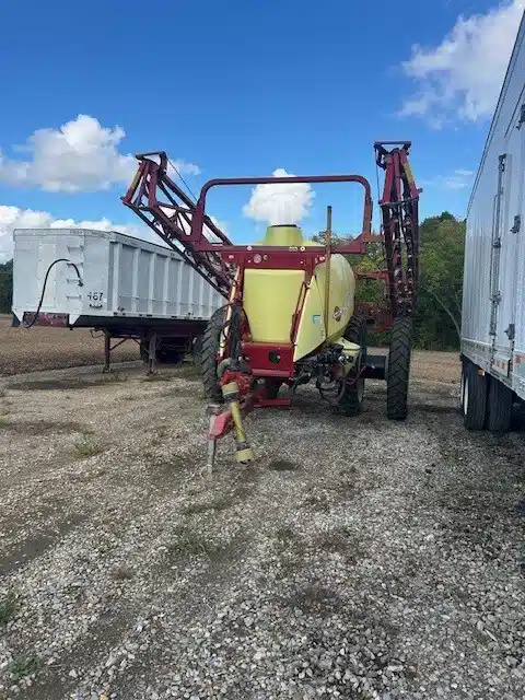 Gallery image 2 for Used 2010 John Deere NAV 4000 Sprayer - Pull Type