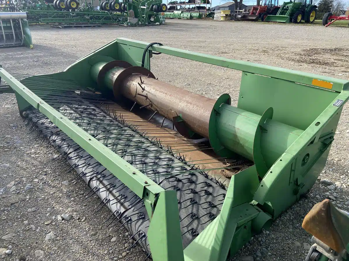 Gallery image 1 for John Deere 212 BELT PICK UP Attachment