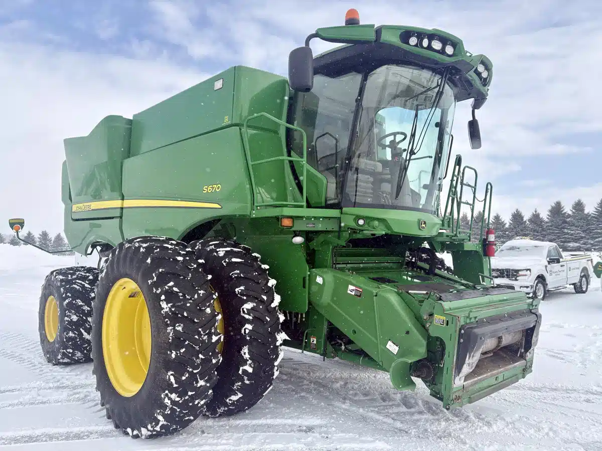 Gallery image 1 for 2014 John Deere S670 Combine