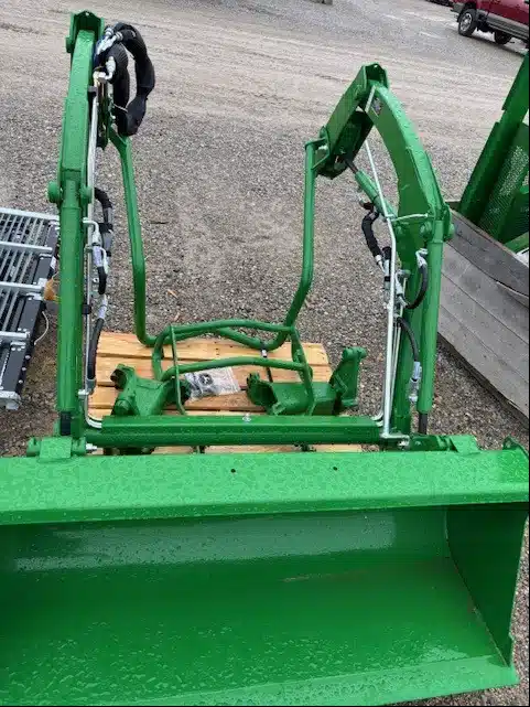 Gallery image 2 for Used John Deere 120R Front End Loader
