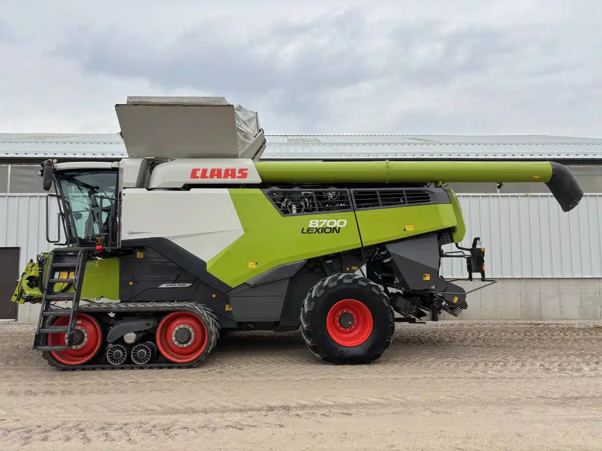Gallery image 2 for 2020 CLAAS LEXION 8700TT Combine