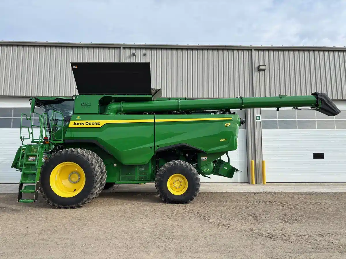 Gallery image 2 for 2025 John Deere S7 600 Combine