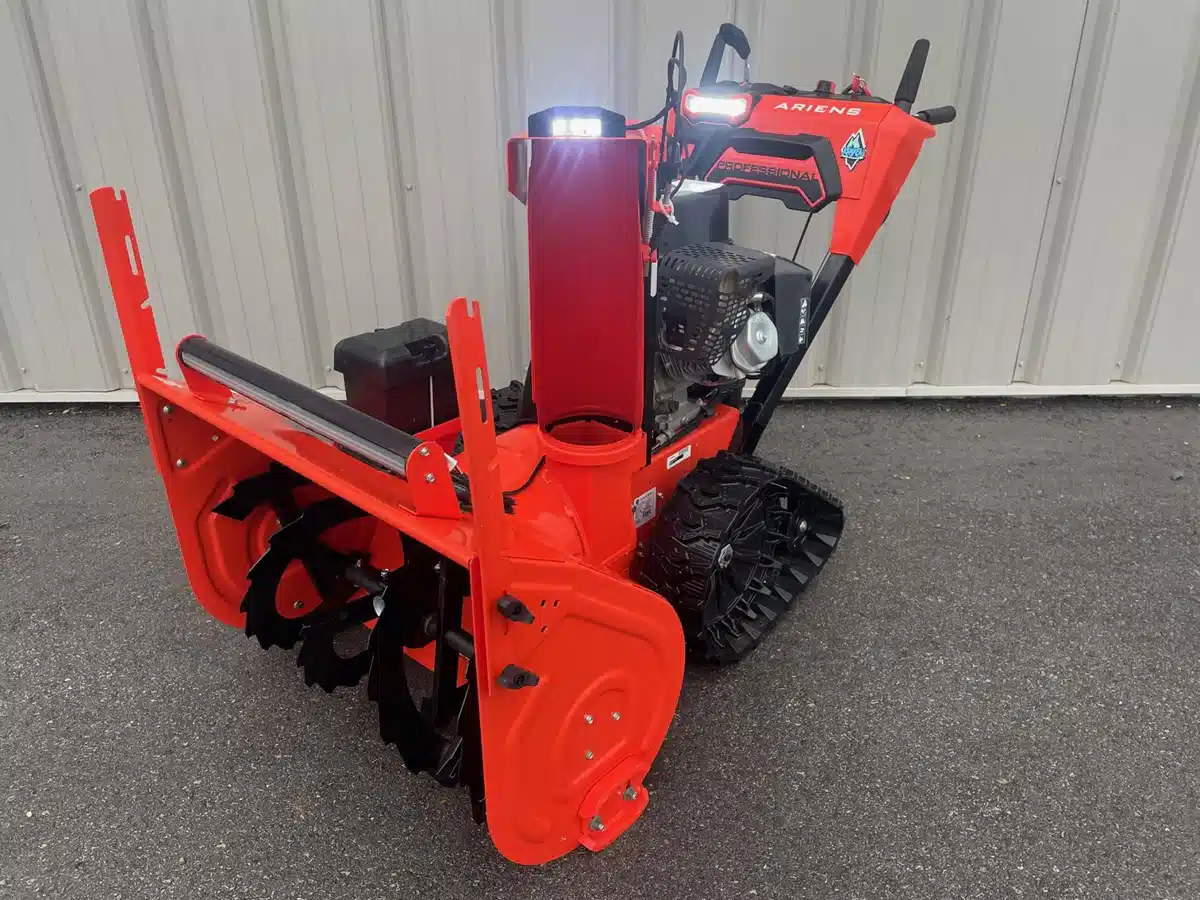 Used 2023 Ariens 32" Snow Blower