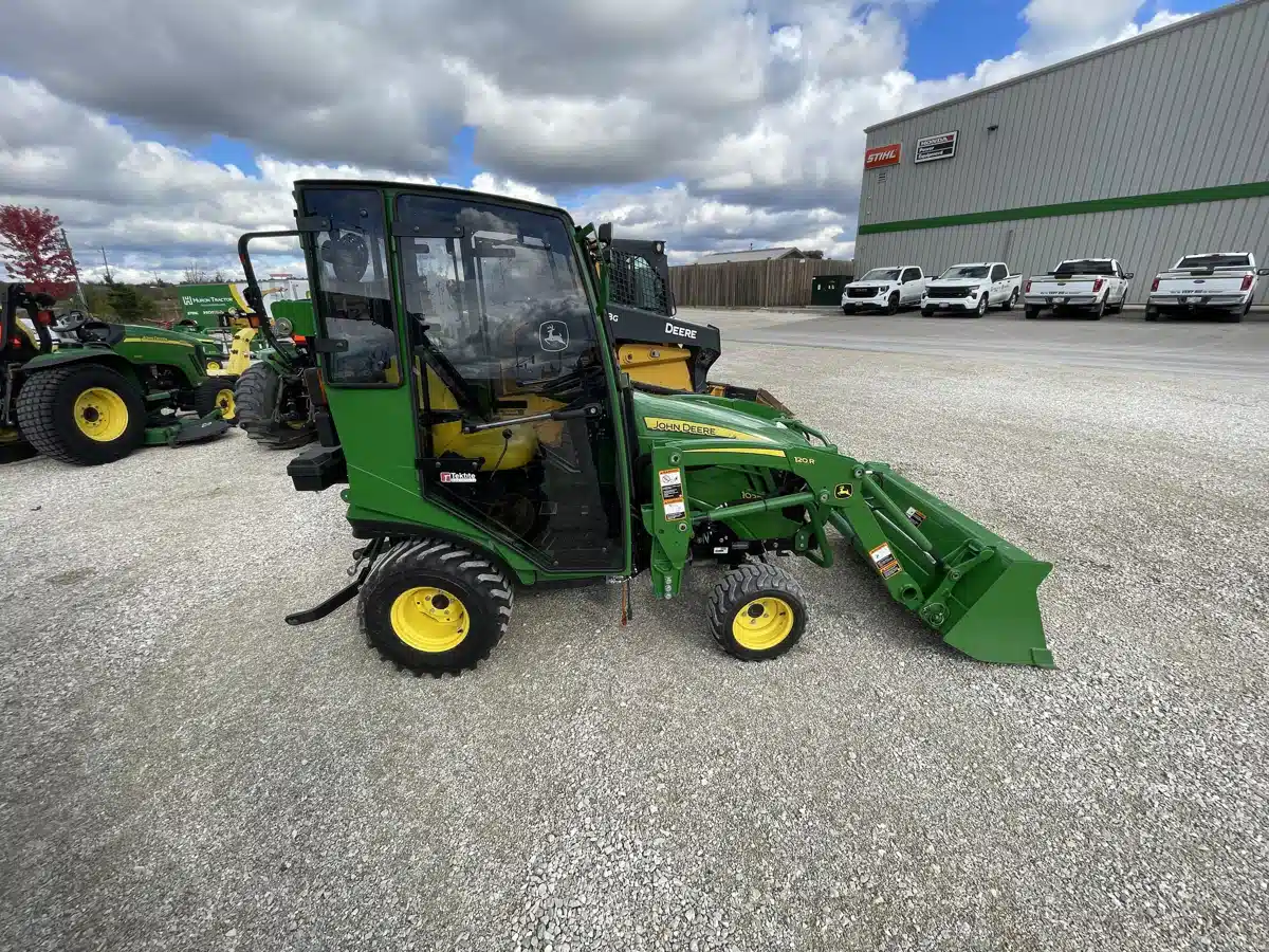 Gallery image 2 for 2016 John Deere 1025R Tractor
