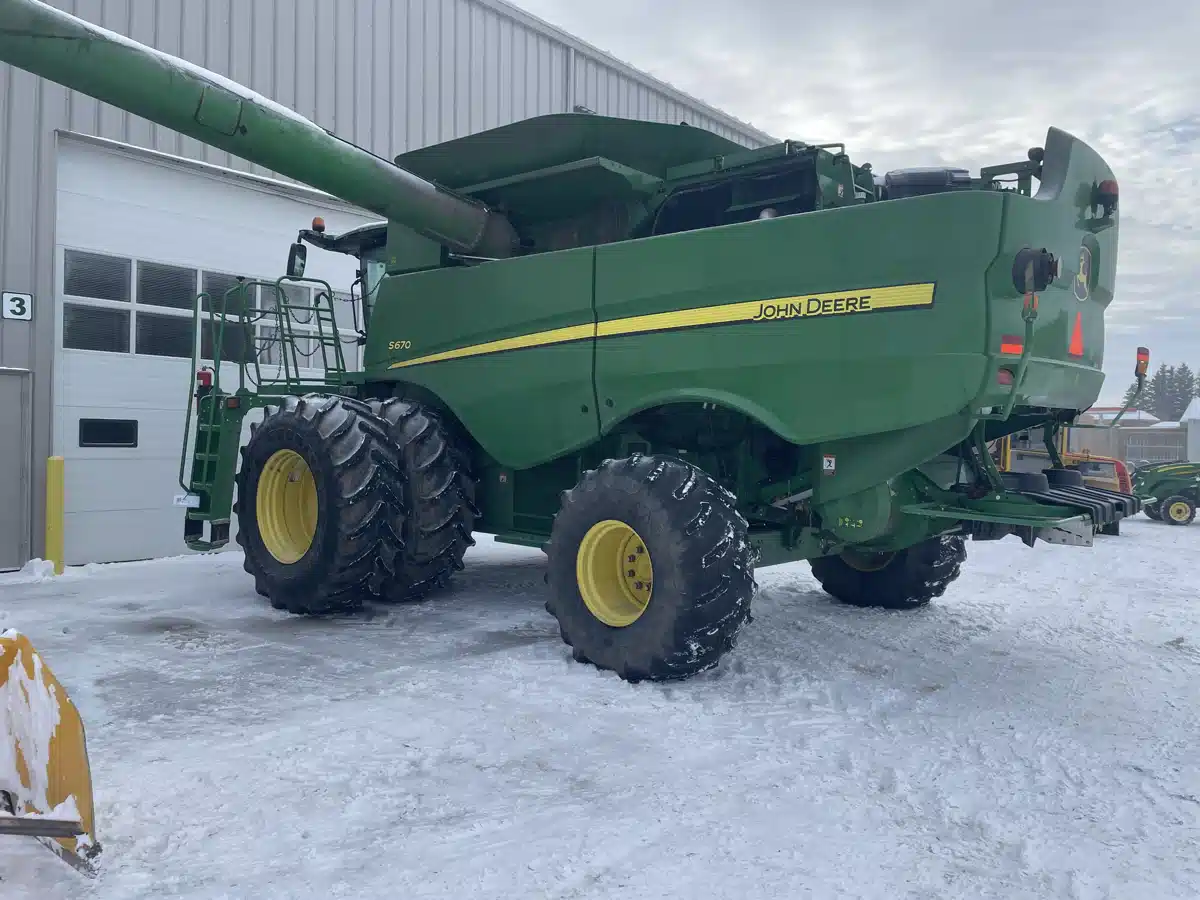 Gallery image 2 for 2013 John Deere S670 Combine