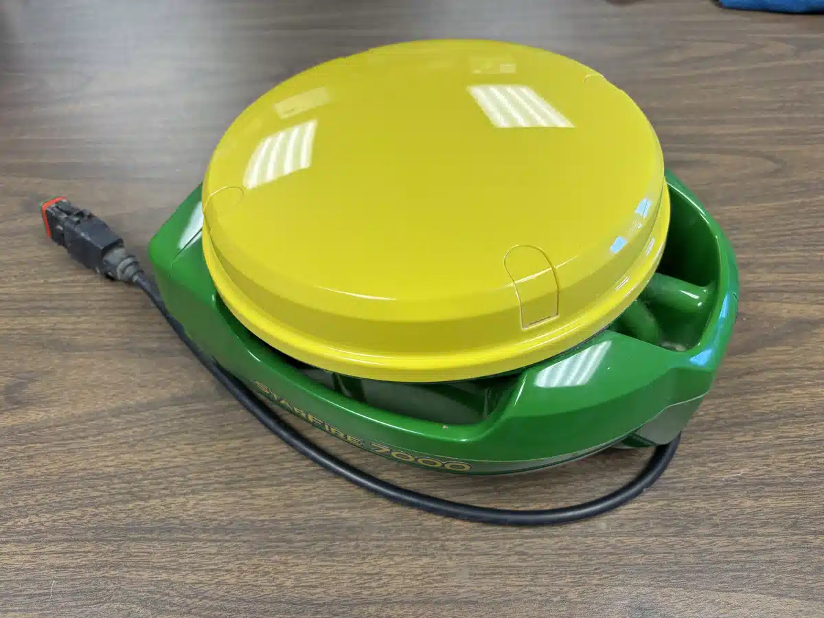 Gallery image 1 for 2023 John Deere STARFIRE 7000 Guidance System