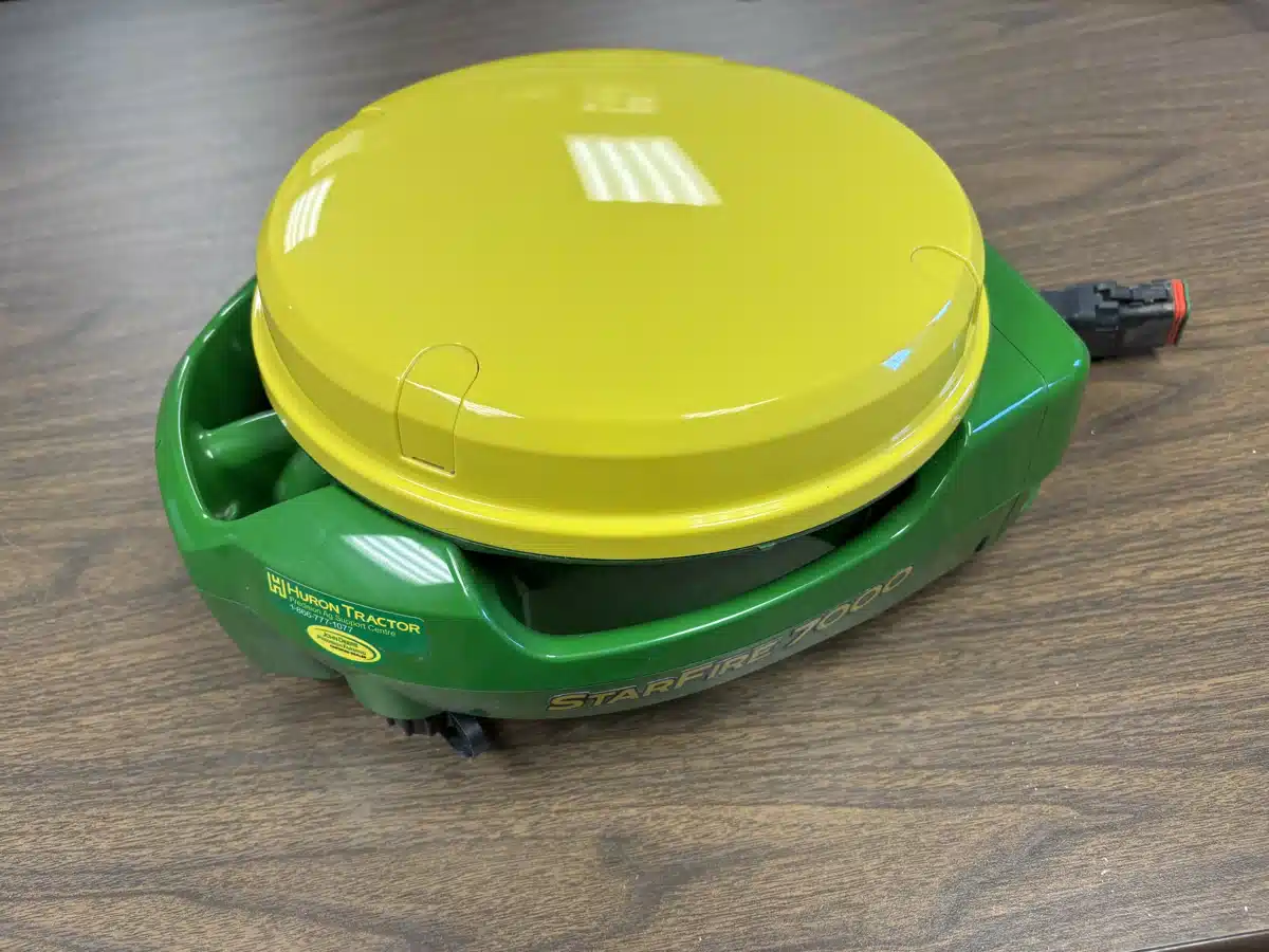 Gallery image 2 for 2023 John Deere STARFIRE 7000 Guidance System