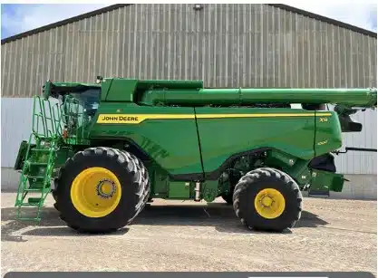 Gallery image 1 for 2022 John Deere X9 1000 Combine