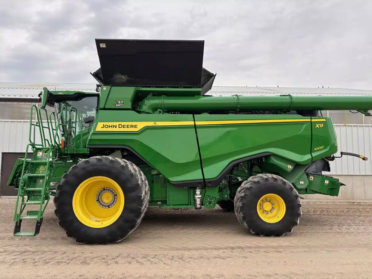 Gallery image 2 for 2022 John Deere X9 1000 Combine
