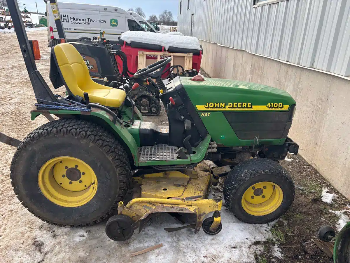 Gallery image 2 for 2000 John Deere 4100 Tractor
