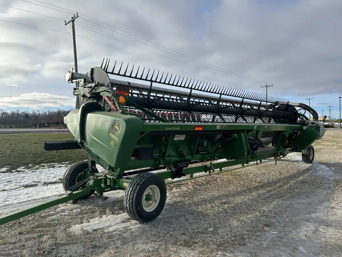 Gallery image 1 for 2018 John Deere 635FD Header - Draper