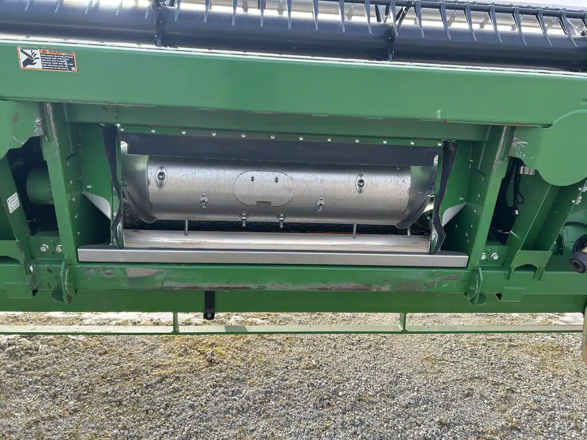 Gallery image 2 for 2018 John Deere 635FD Header - Draper