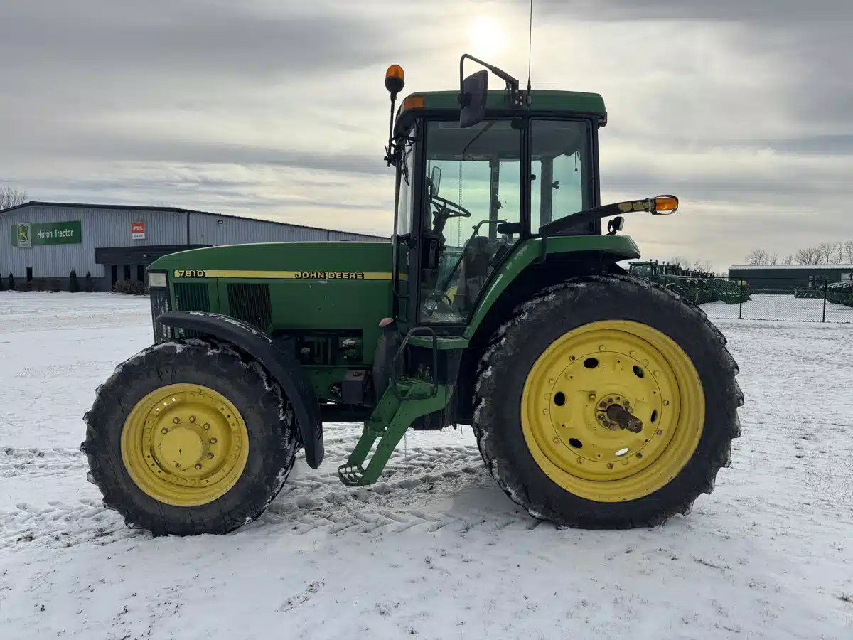 Gallery image 2 for 2002 John Deere 7810 Tractor
