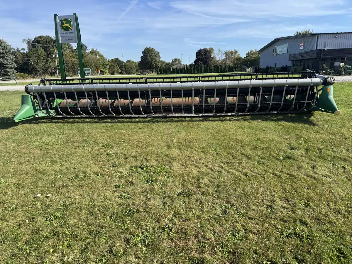 Gallery image 2 for Used 1997 John Deere 930 Header - Flex